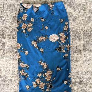 Zara floral print pencil skirt midi length size S